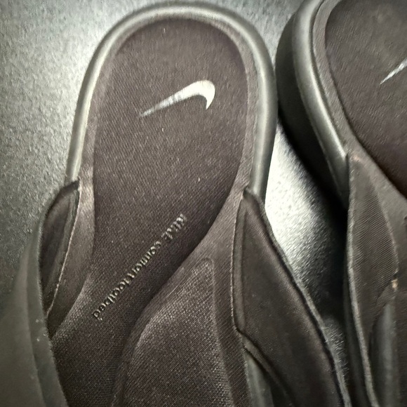Nike Black Flip Flop Sandals with Cushioned Footbed Women’s Sz 7 - Picture 6 of 9